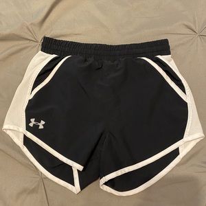 WOMENS UNDER ARMOUR ATHLETIC SHORTS